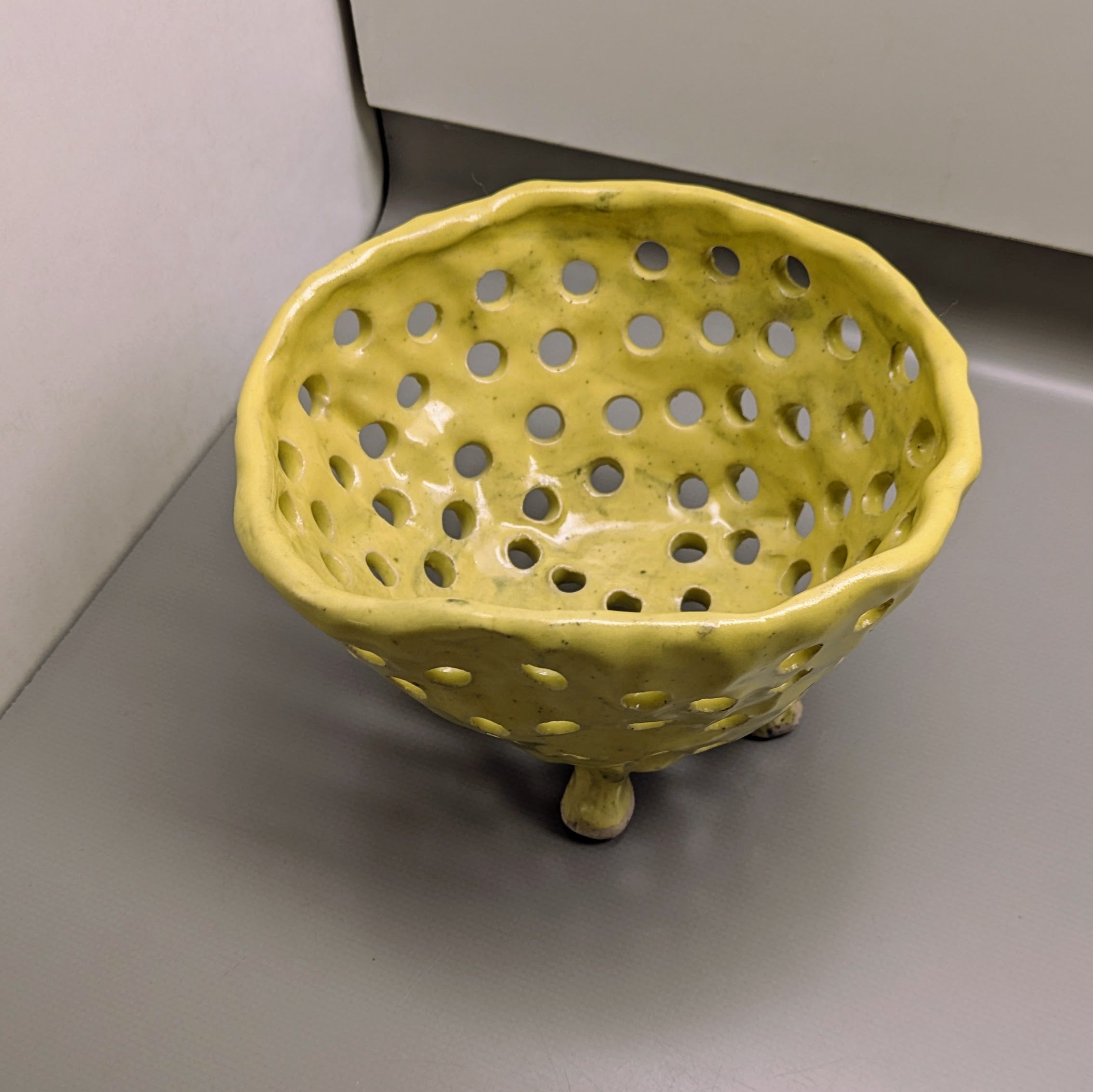 A. Mills Clay Colanders